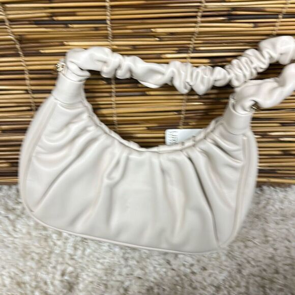 Urban Expressions Oliveta Scrunch Handle Crossbody Bag - Picture 3 of 4